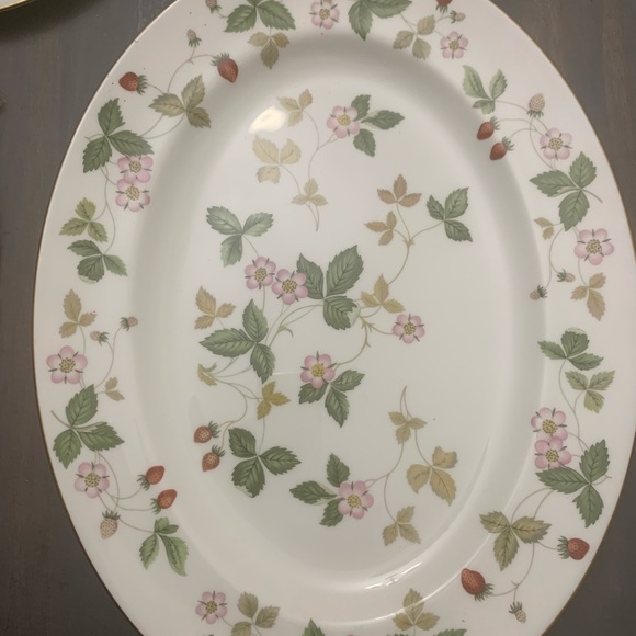 Wedgwood wild strawberry oval serving platter - Picture 2 of 6